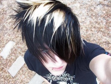 Emo-hairstyle-for-guys